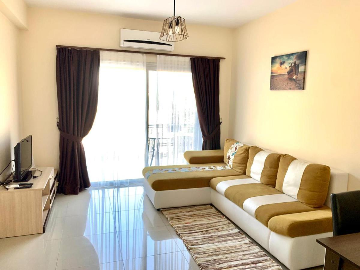 Amazing Two-Bedroom Apartment In Residence Lukomorye D1 With Private Garden Karavas  Exteriér fotografie