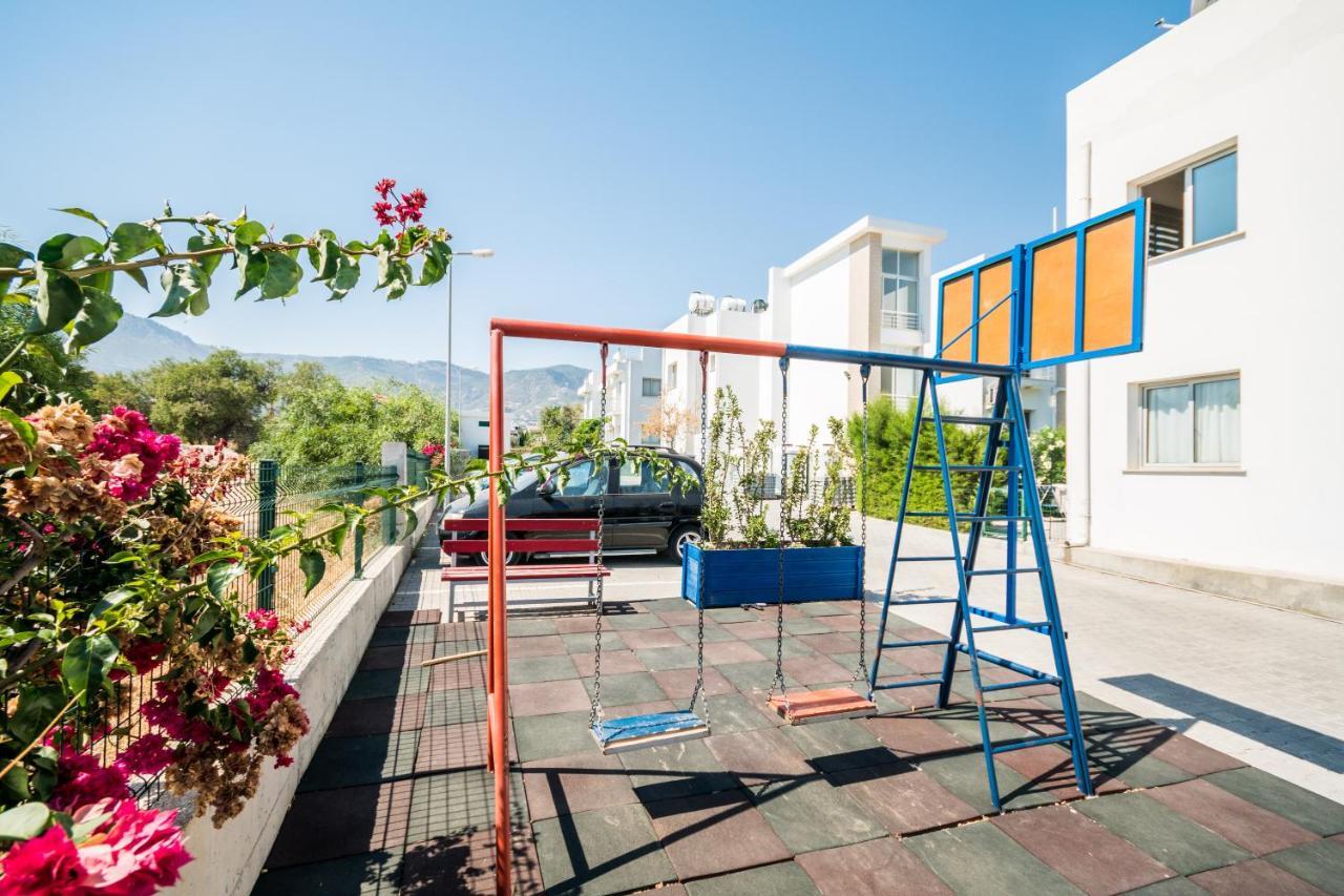 Amazing Two-Bedroom Apartment In Residence Lukomorye D1 With Private Garden Karavas  Exteriér fotografie