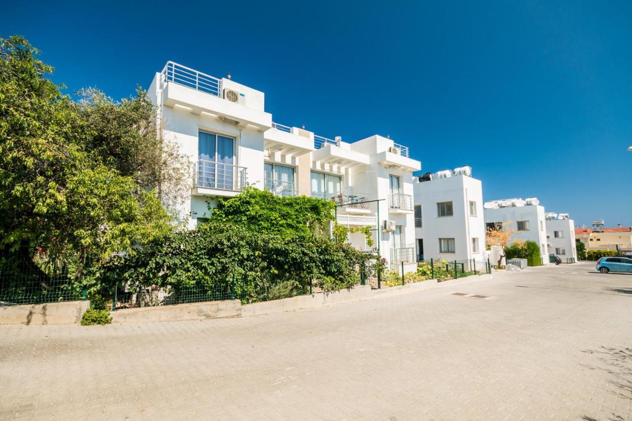 Amazing Two-Bedroom Apartment In Residence Lukomorye D1 With Private Garden Karavas  Exteriér fotografie