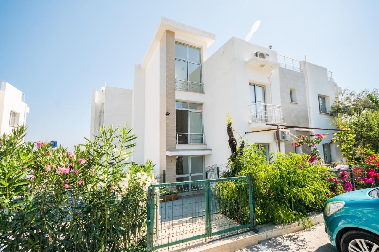 Amazing Two-Bedroom Apartment In Residence Lukomorye D1 With Private Garden Karavas  Exteriér fotografie