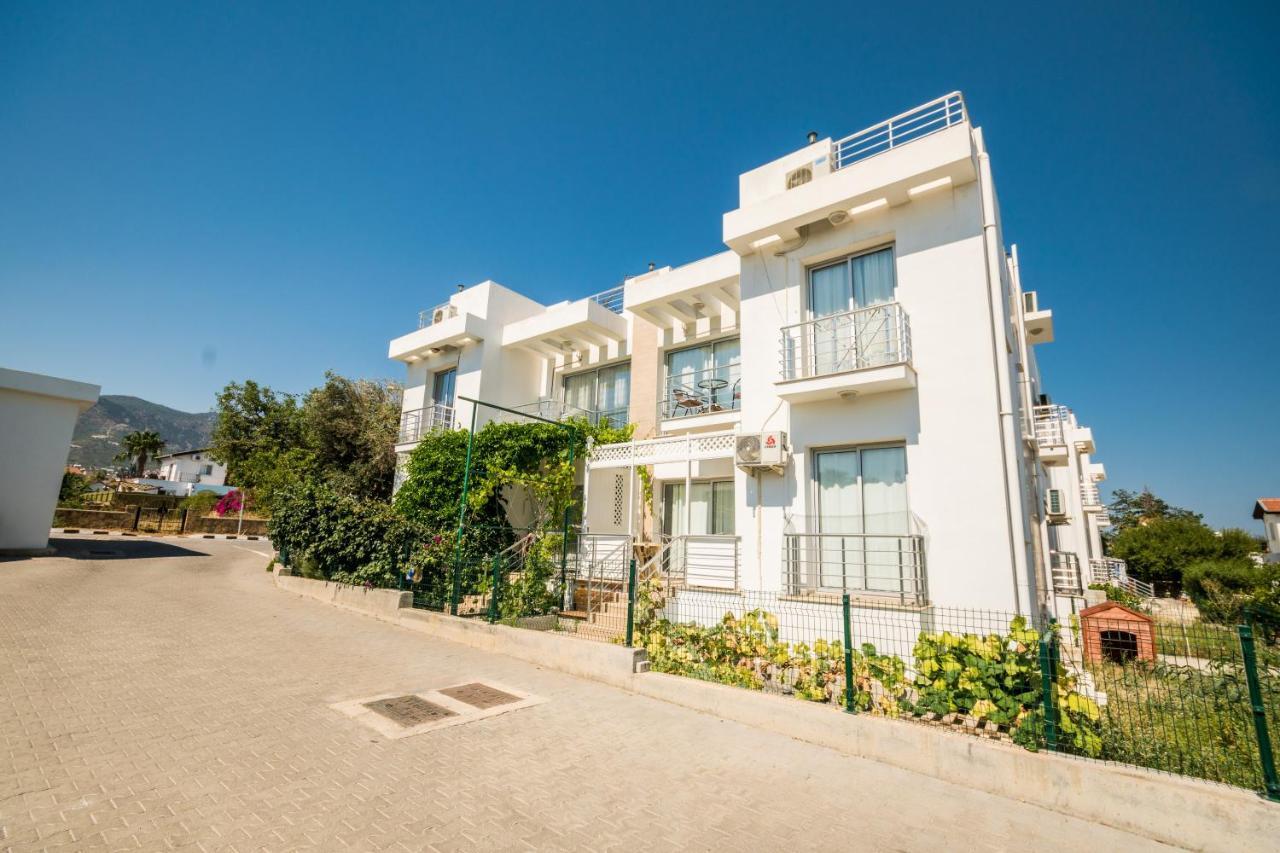 Amazing Two-Bedroom Apartment In Residence Lukomorye D1 With Private Garden Karavas  Exteriér fotografie