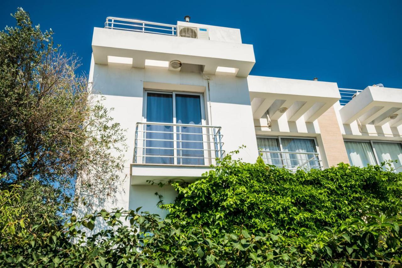 Amazing Two-Bedroom Apartment In Residence Lukomorye D1 With Private Garden Karavas  Exteriér fotografie