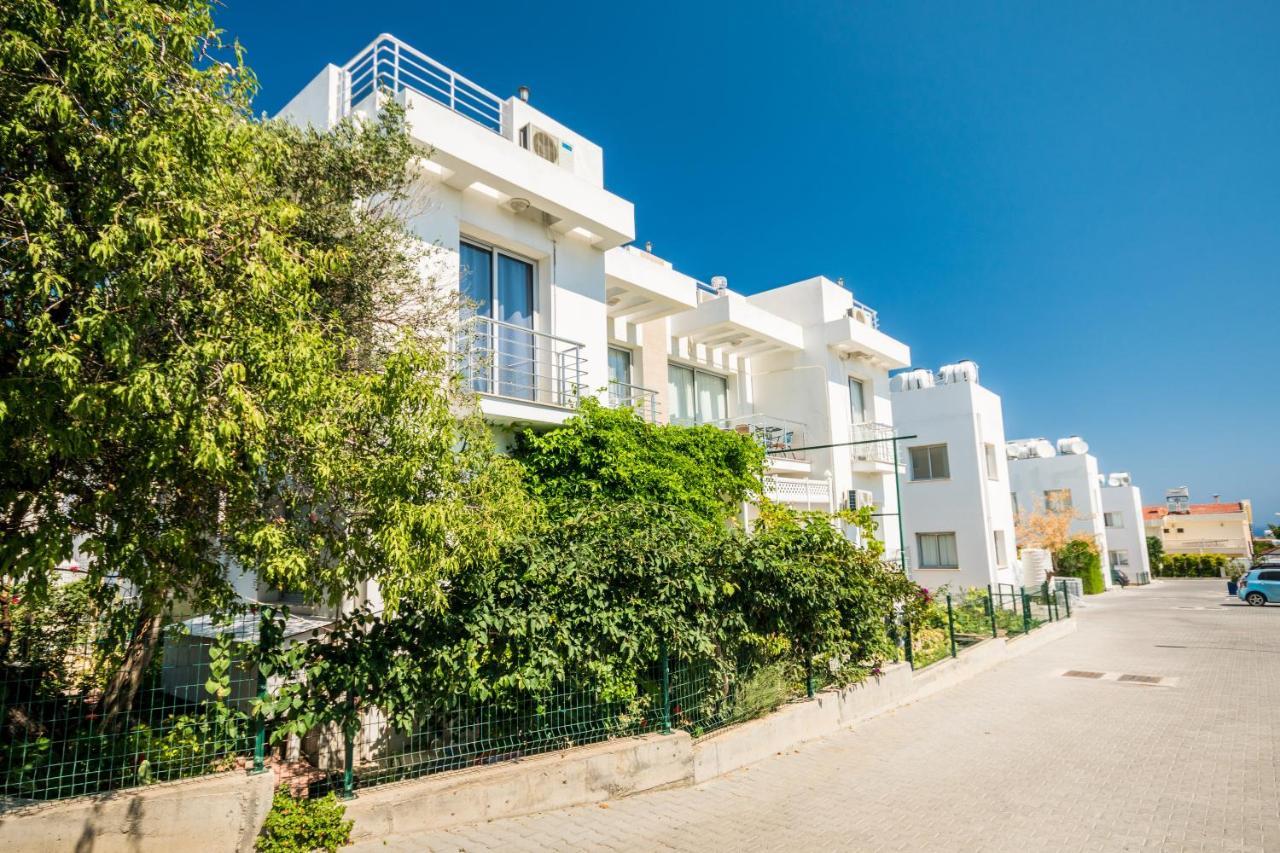 Amazing Two-Bedroom Apartment In Residence Lukomorye D1 With Private Garden Karavas  Exteriér fotografie
